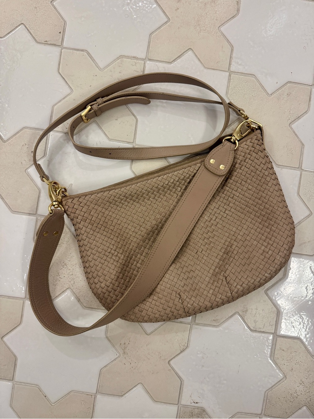 Quince Italian Leather Convertible Crescent Shoulder Bag Size Large in Taupe - Picture 2 of 12
